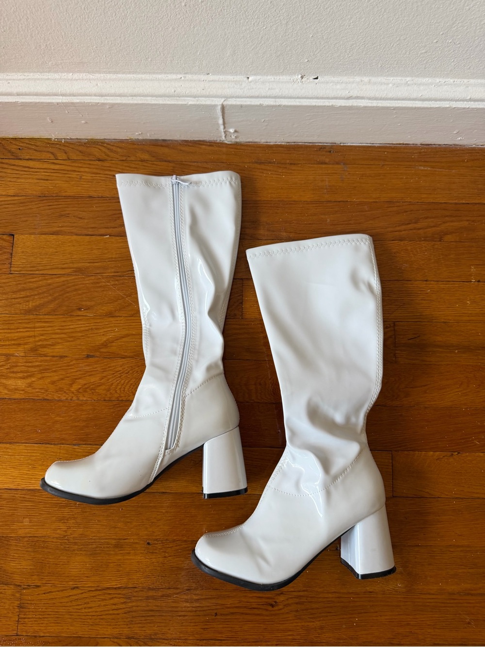 Ellie Women's White Go-Go Boots Size 7